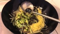 家常酸辣土豆丝卷饼做法图解11)