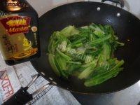 饱满的蒜香油麦菜