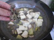 美味的土豆炖豆腐做法图解10)