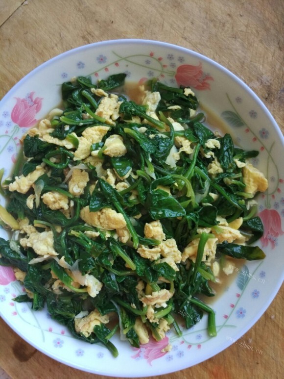 色味俱佳的菠菜炒鸡蛋