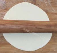 热腾腾的韭菜盒子做法图解7)
