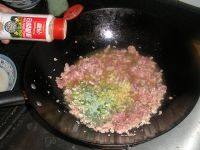 自制酸菜猪肉水饺做法图解12)