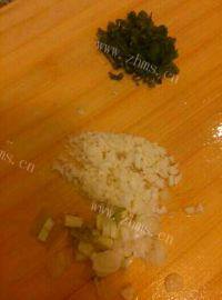 美味的蒜蓉开背虾做法图解7)