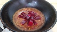 美味的农家香辣鸭血豆腐锅做法图解5)