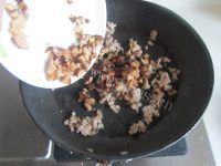 营养美食香菇肉酱茄子煲做法图解8)