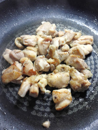 美味的洋葱番茄汁鸡腿排做法图解7)