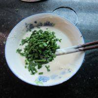 自制韭菜煎饼做法图解4)
