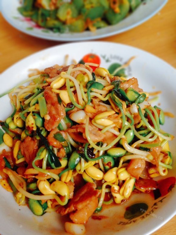 喷香的豆芽炒肉