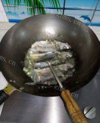 自制红烧白鱼做法图解5)
