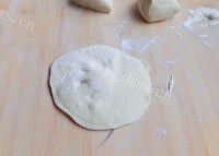 回味无穷的洋葱牛肉饼做法图解6)