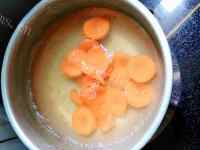 美味的黄豆香菇排骨汤的做法图解五
