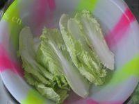 自制肉丸白菜汤做法图解1)