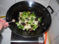 腊肉炒豆丝做法图解7)