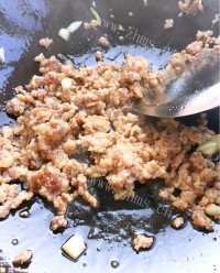 色香味俱全的肉末茄子做法图解6)