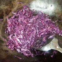 自制清炒紫包菜的做法图解六