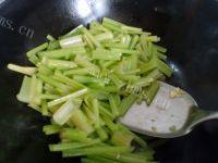开胃菜芹菜炒鸡蛋做法图解6)