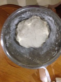 特色的生煎大白菜猪肉包做法图解3)