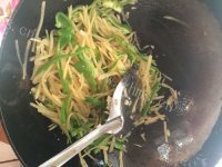 青椒土豆丝做法图解5)