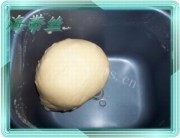 自制冬天里的肉桂面包卷做法图解1)
