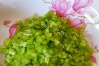 好吃的芹菜木耳猪肉饺子做法图解4)
