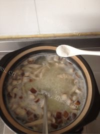 好吃的香菇鸡肉粥做法图解5)