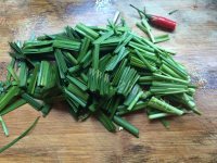 美味营养的豆芽炒韭菜做法图解1)