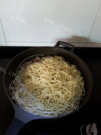 美味的瘦肉炒面做法图解11)