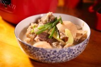 美味腊猪蹄炖莲藕做法图解10)