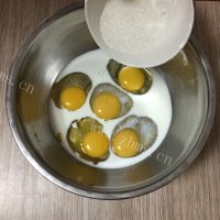 自制蓝莓夹心蛋糕做法图解5)
