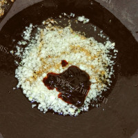 独特的蒜蓉烤茄子做法图解5)