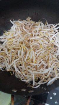 家常菜韭菜炒绿豆芽做法图解2)