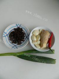 美味的蒜蓉豆豉蒸排骨做法图解2)