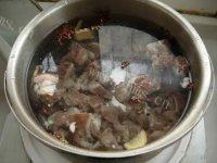 鲜香牛肉米线做法图解4)