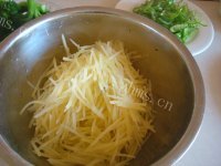 家常菜青椒土豆丝做法图解4)