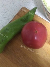家常卷心菜炒肉做法图解2)