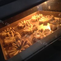 诱人的豆沙菊花酥
