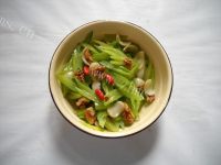 可口的百合西芹核桃仁做法图解9)