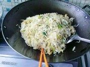 家常炒河粉做法图解10)