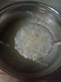 美味的丝瓜肉末粥做法图解6)