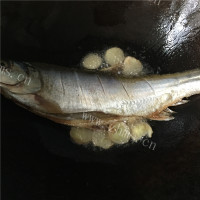 好吃的酱香大白刁做法图解4)