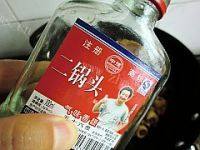 家常菜泡椒肥肠做法图解6)