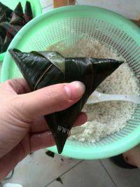 美味的腊肉粽子做法图解10)