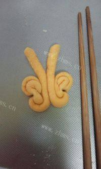 自制南瓜蝴蝶卷做法图解10)