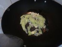 饱满的蒜香油麦菜做法图解2)