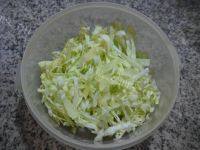 美味辣味圆白菜鸡蛋饼做法图解3)