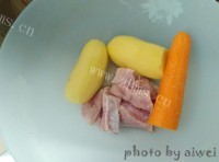 土豆炖排骨做法图解1)
