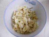 诱人的西兰花炒腊肉做法图解2)