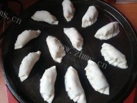 香喷喷的煎饺子做法图解3)