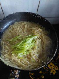 家常菜酸辣土豆丝做法图解7)