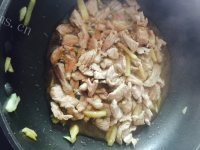家庭版青椒炒肉做法图解5)